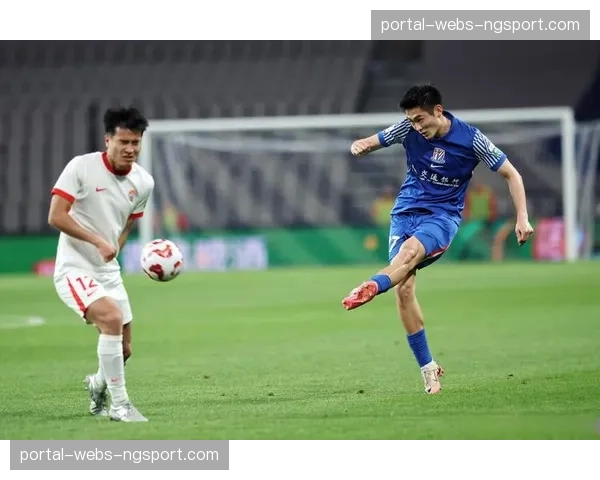 上海申花1-0小胜青岛西海岸,蒋圣龙头槌制胜 上海申花1-0小胜青岛西海岸,蒋圣龙头槌制胜