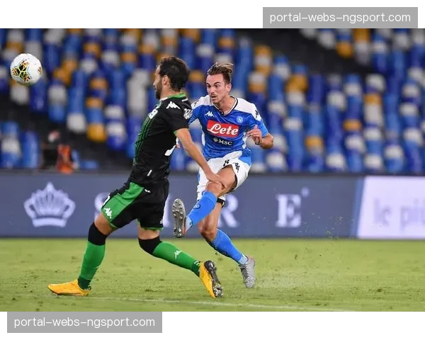 国际米兰2-0客胜那不勒斯，恰尔汗奥卢任意球直接破门